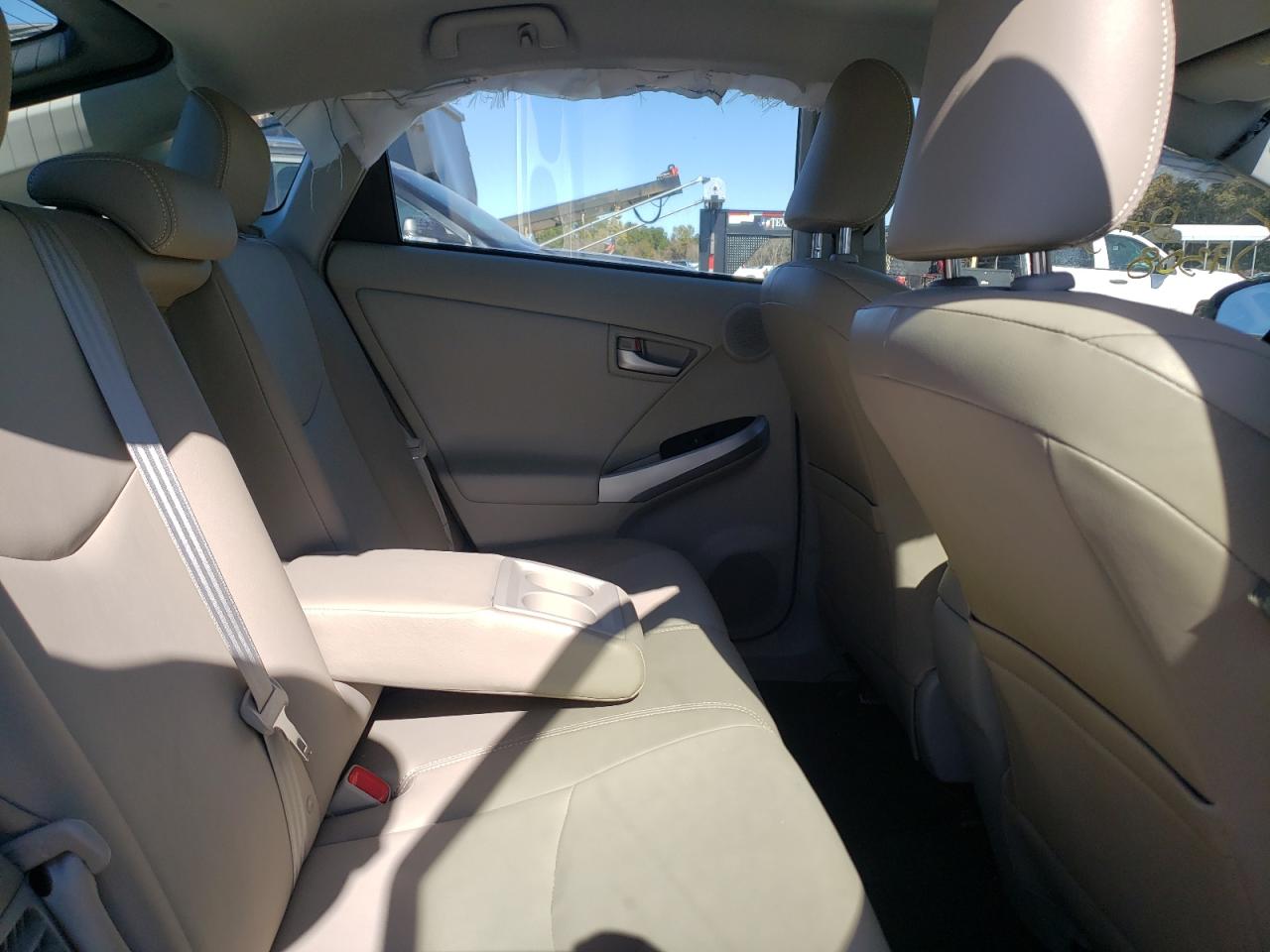 Photo 6 from auction – 2014 TOYOTA PRIUS with VIN JTDKN3DU0E1765137