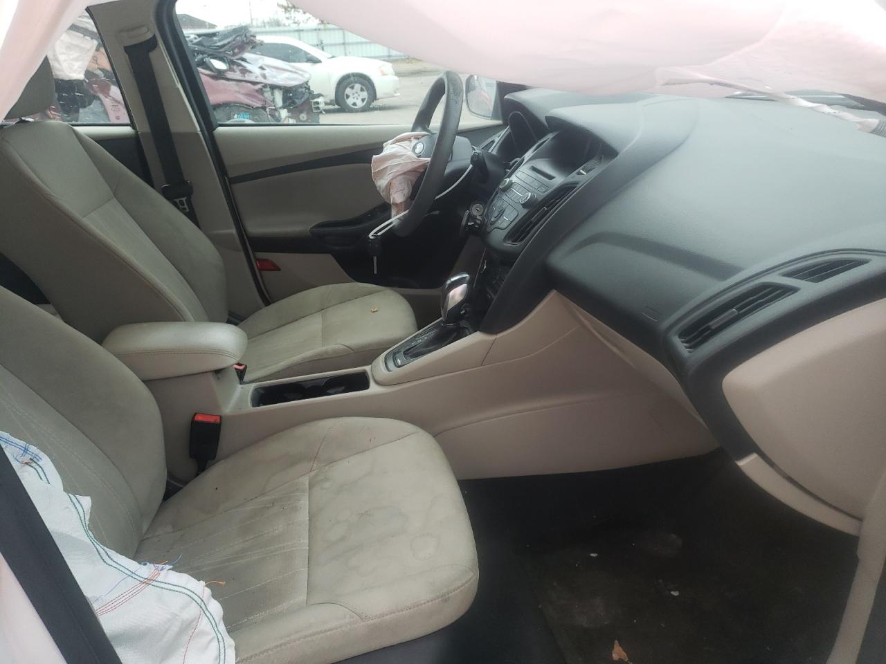 Photo 5 from auction – 2016 FORD FOCUS SE with VIN 1FADP3K23GL338357