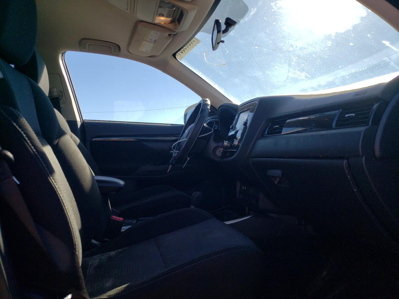 Photo 5 from auction – 2020 MITSUBISHI OUTLANDER with VIN JA4AD2A36LZ042227