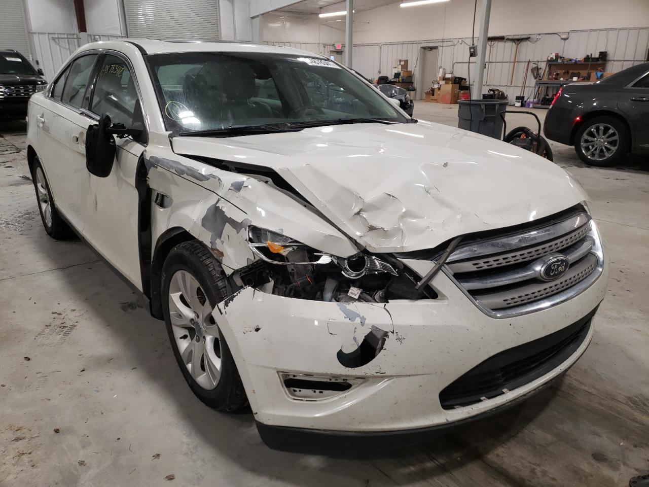 FORD TAURUS SEL 2011 with VIN 1FAHP2EW4BG131181 - Photo from auction