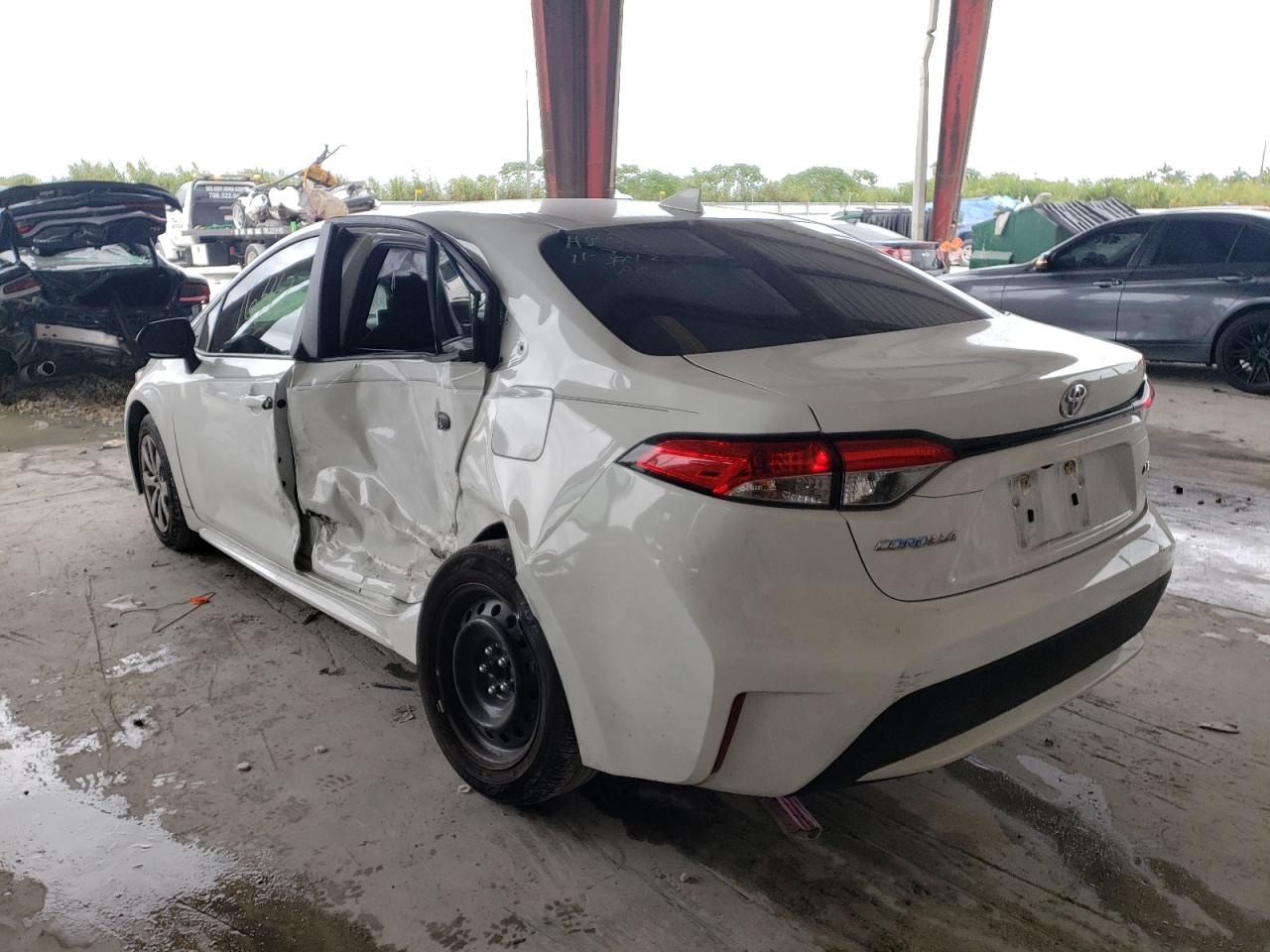 Photo 3 from auction – 2021 TOYOTA COROLLA LE with VIN 5YFEPMAE0MP202691