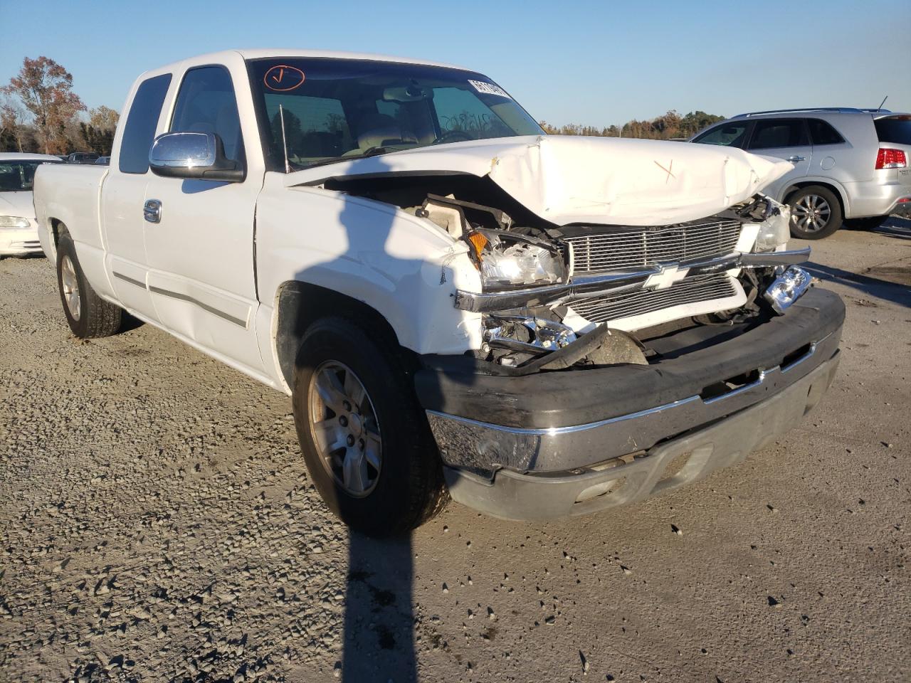 CHEVROLET SILVERADO 2003 with VIN 2GCEC19V831199499 - Photo from auction