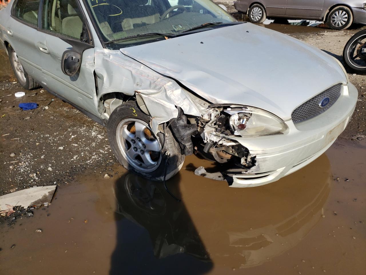Photo 9 from auction – 2004 FORD TAURUS SE with VIN 1FAFP53U54A104071