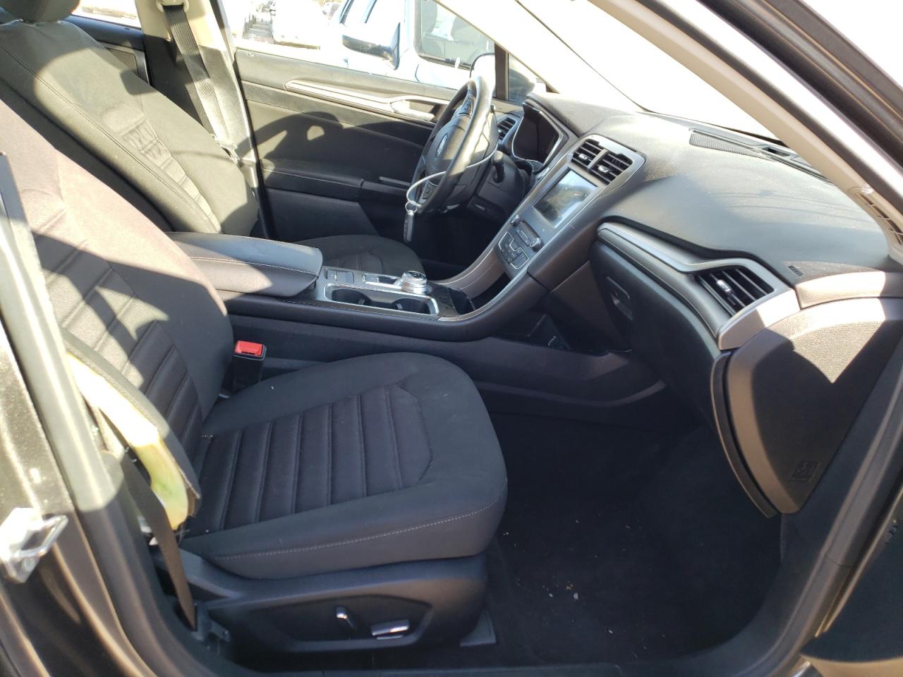 Photo 5 from auction – 2017 FORD FUSION SE with VIN 3FA6P0HD4HR367854