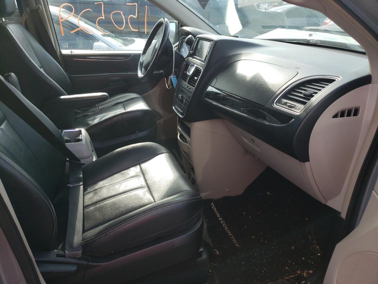 Photo 5 from auction – 2013 CHRYSLER TOWN & COU with VIN 2C4RC1BG3DR705286
