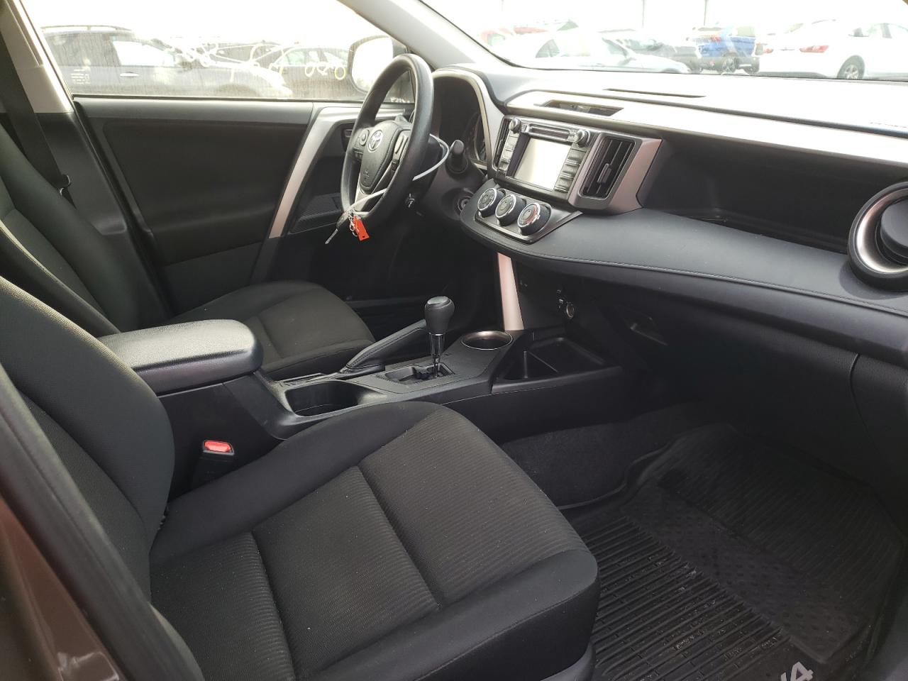 Photo 5 from auction – 2015 TOYOTA RAV4 LE with VIN JTMBFREV8FD118069