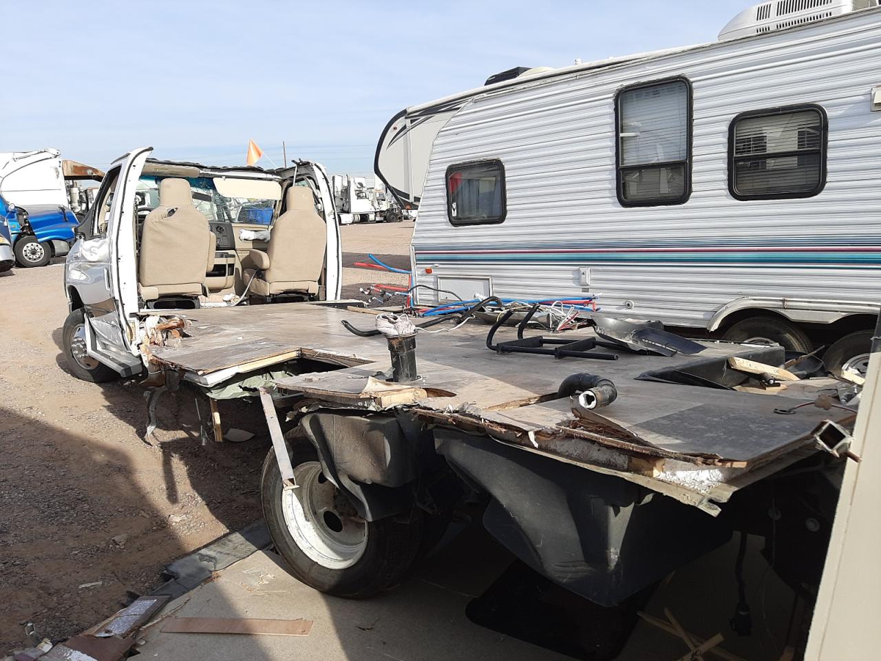 Photo 3 from auction – 2019 FORD ECONOLINE with VIN 1FDWE3FSXJDC14988