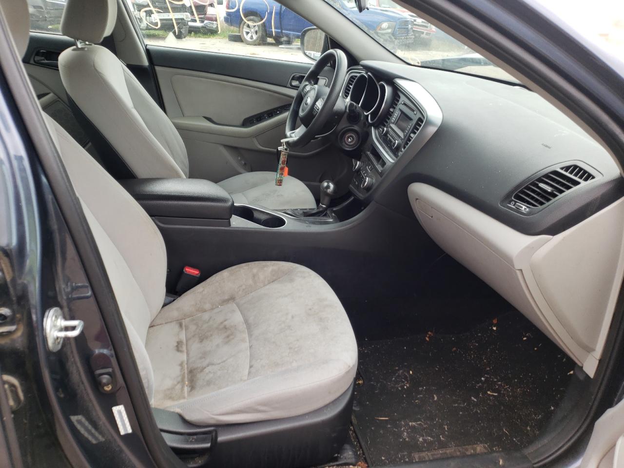 Photo 5 from auction – 2015 KIA OPTIMA LX with VIN KNAGM4A75F5583129