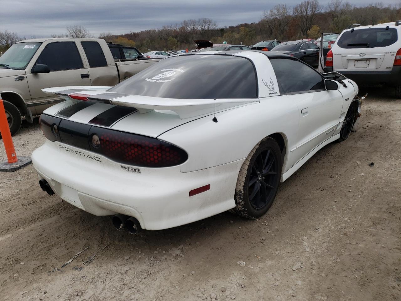 Photo 4 from auction – 2001 PONTIAC FIREBIRD F with VIN 2G2FV22G312145166