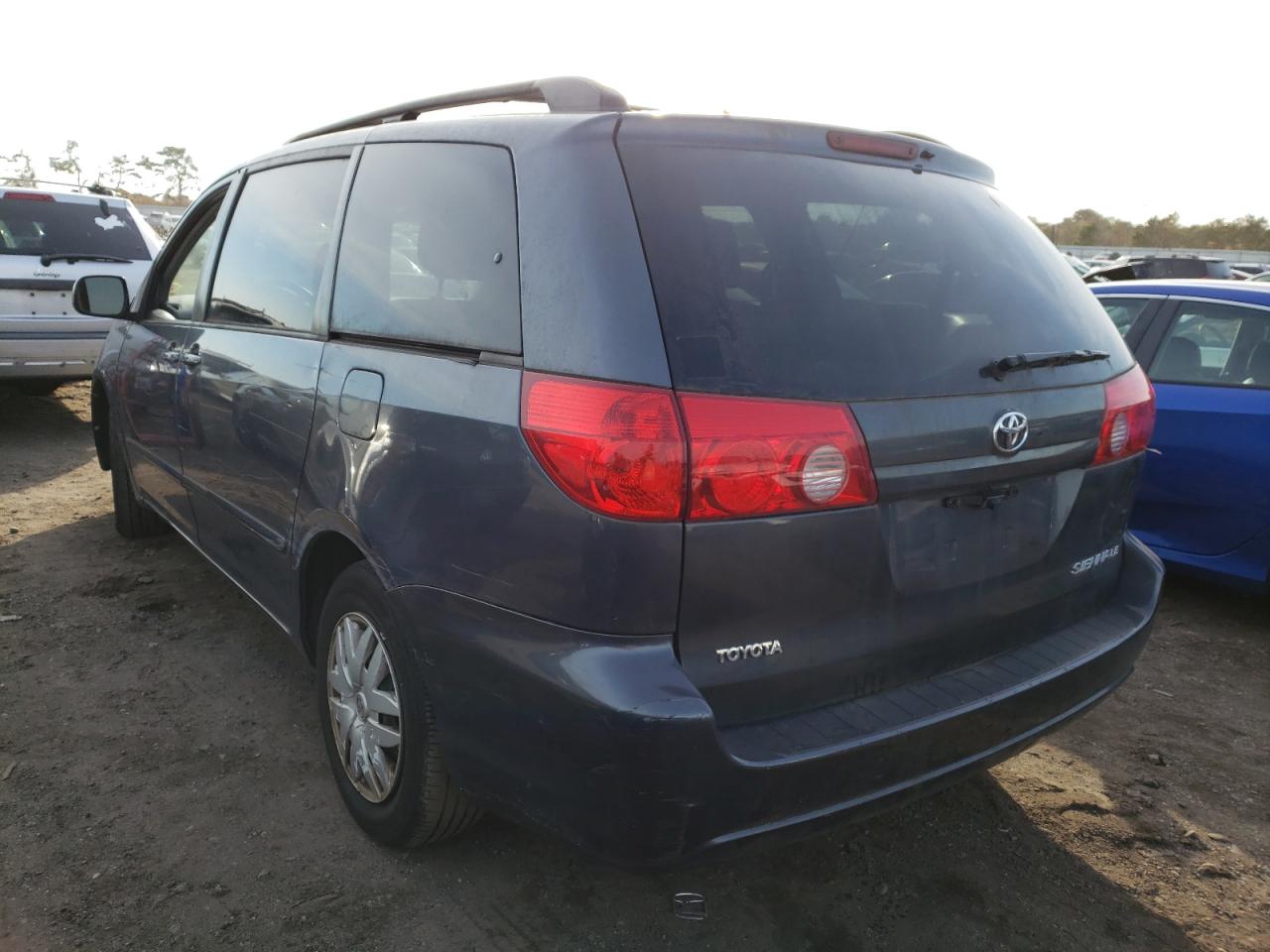 Photo 3 from auction – 2010 TOYOTA SIENNA with VIN 5TDKK4CCXAS308551