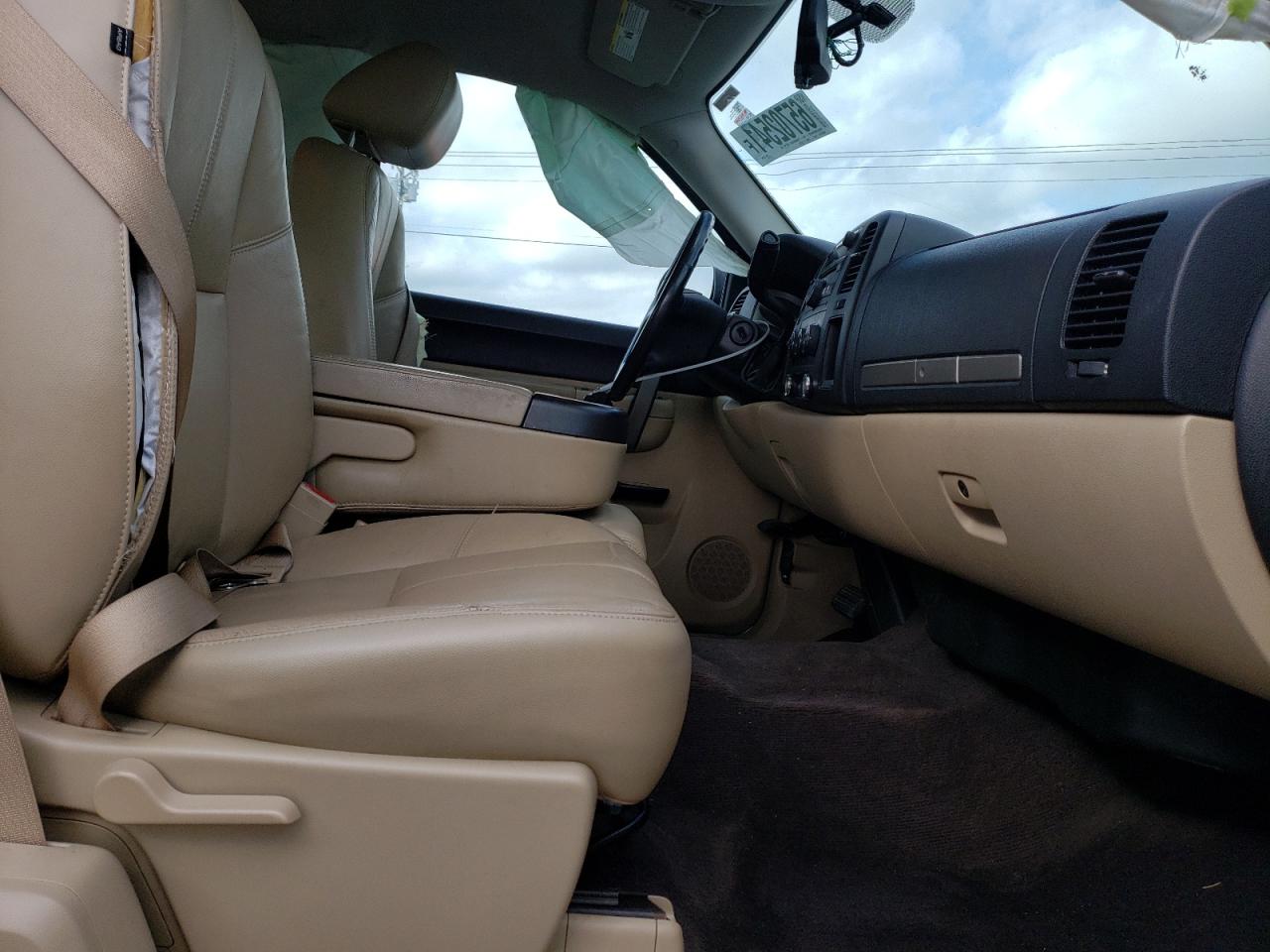 Photo 5 from auction – 2010 CHEVROLET SILVERADO with VIN 1GCSCSE03AZ275928