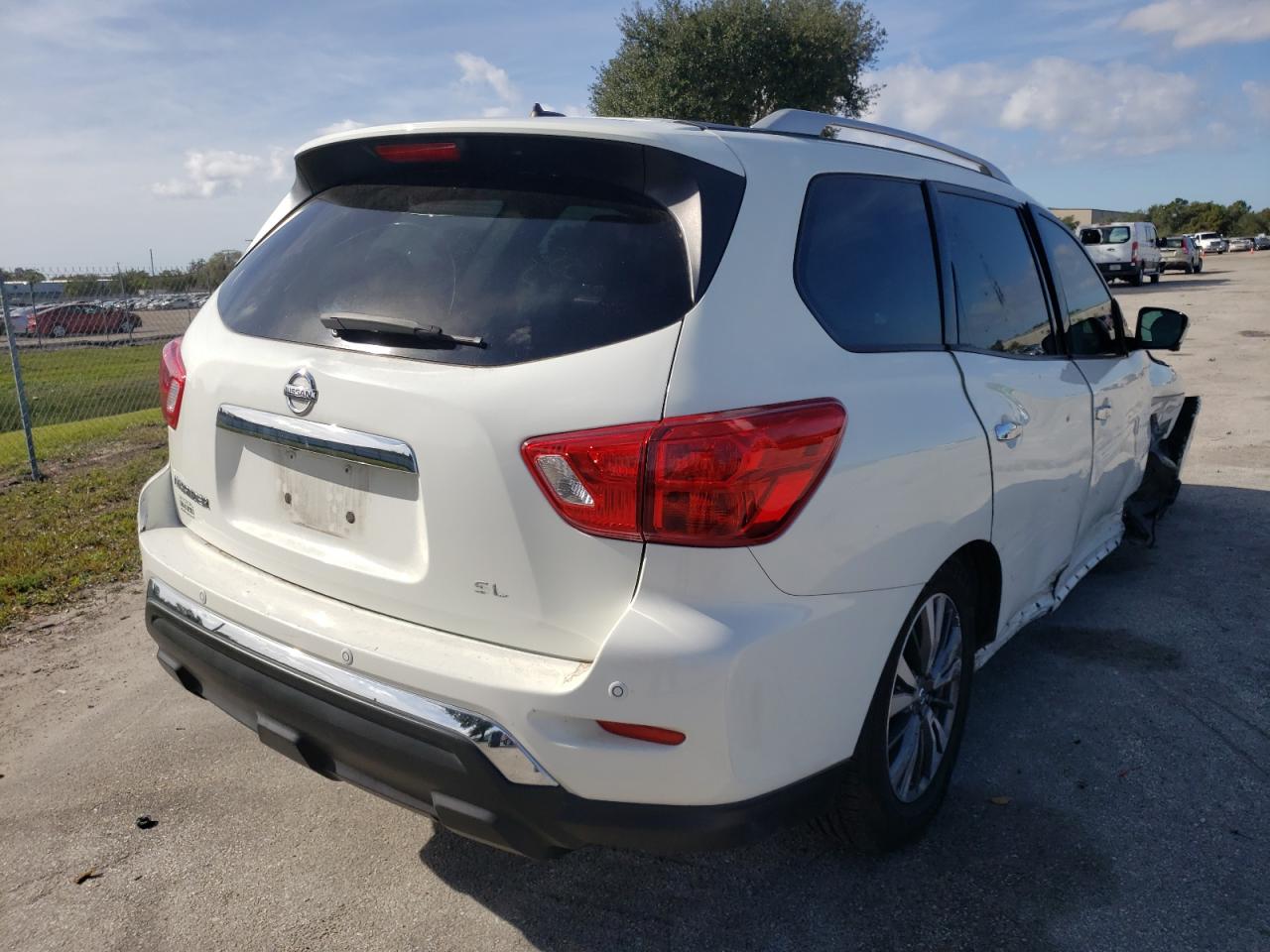 Photo 4 from auction – 2017 NISSAN PATHFINDER with VIN 5N1DR2MN9HC671083
