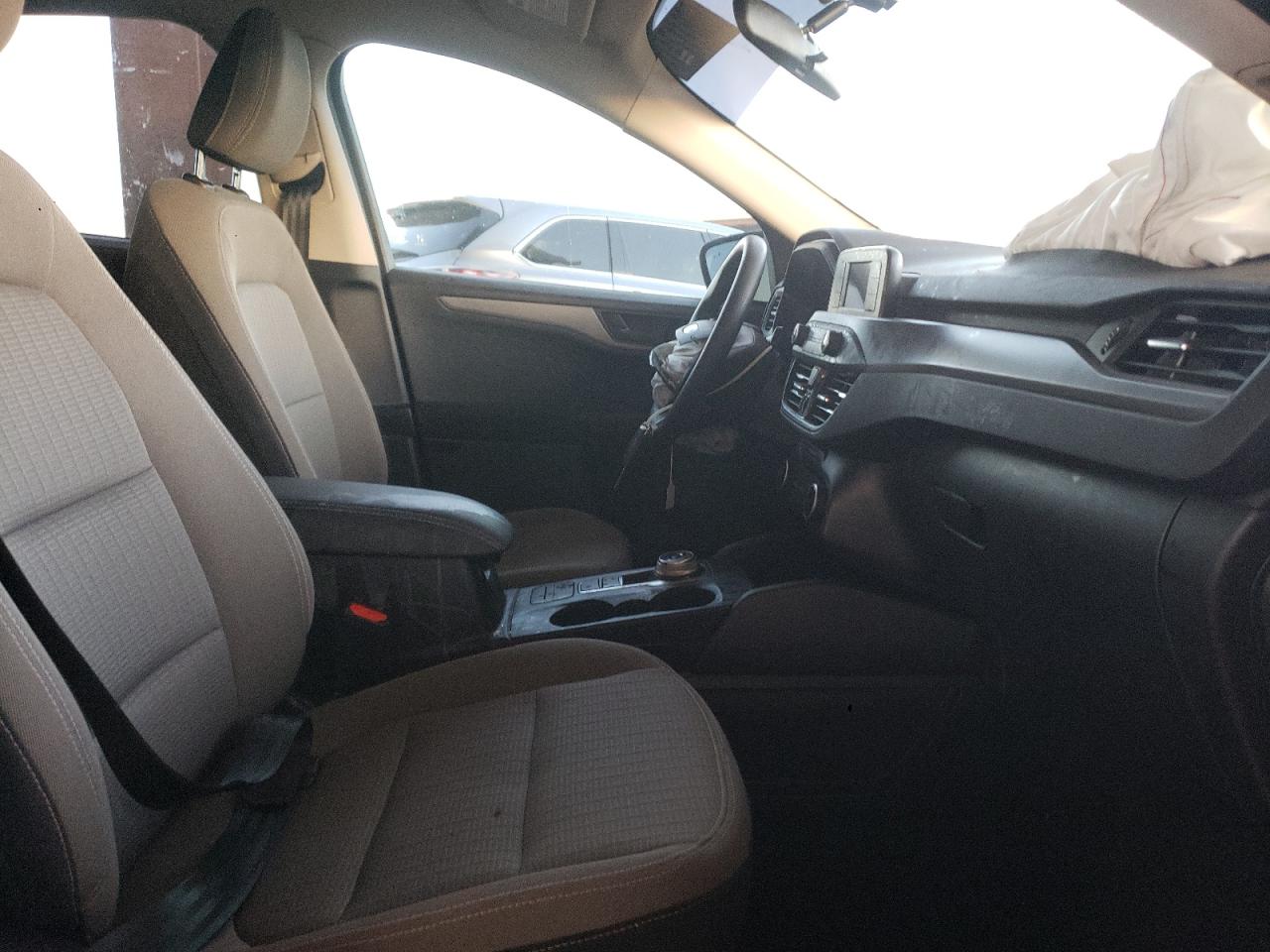 Photo 5 from auction – 2020 FORD ESCAPE S with VIN 1FMCU0F65LUA24025
