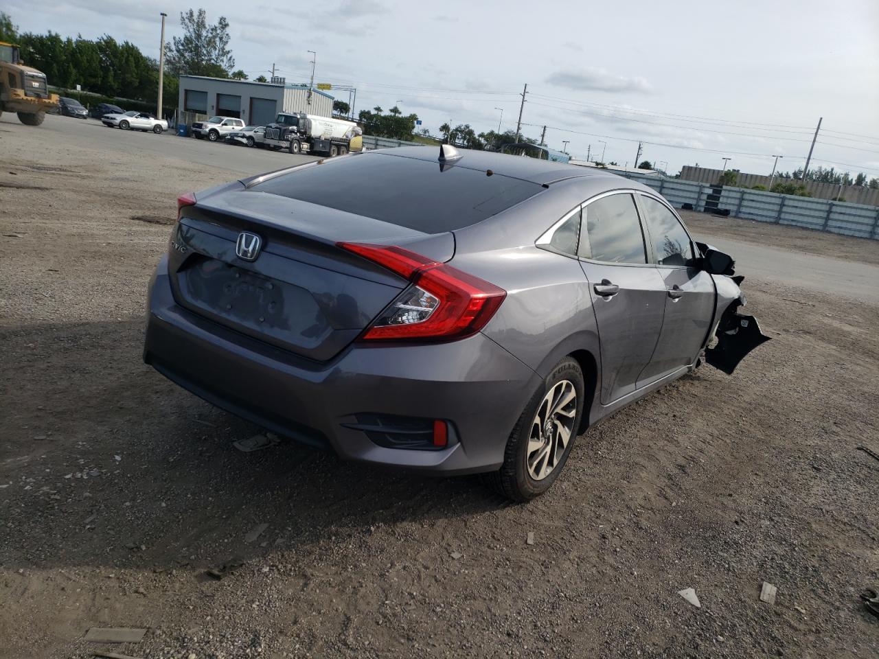 Photo 4 from auction – 2018 HONDA CIVIC EX with VIN 19XFC2F73JE027588