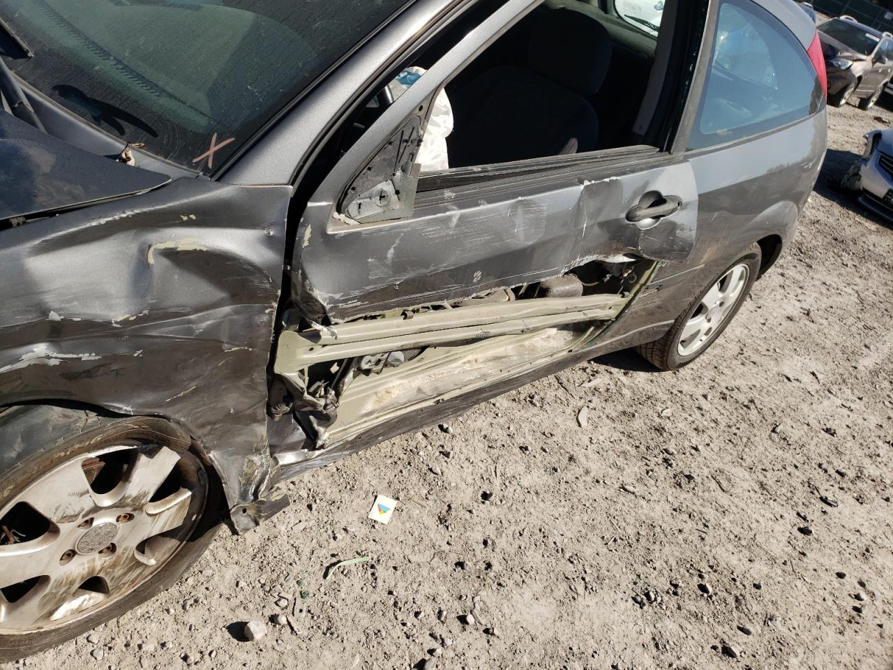 Photo 9 from auction – 2002 FORD FOCUS ZX3 with VIN 3FAFP31352R168600