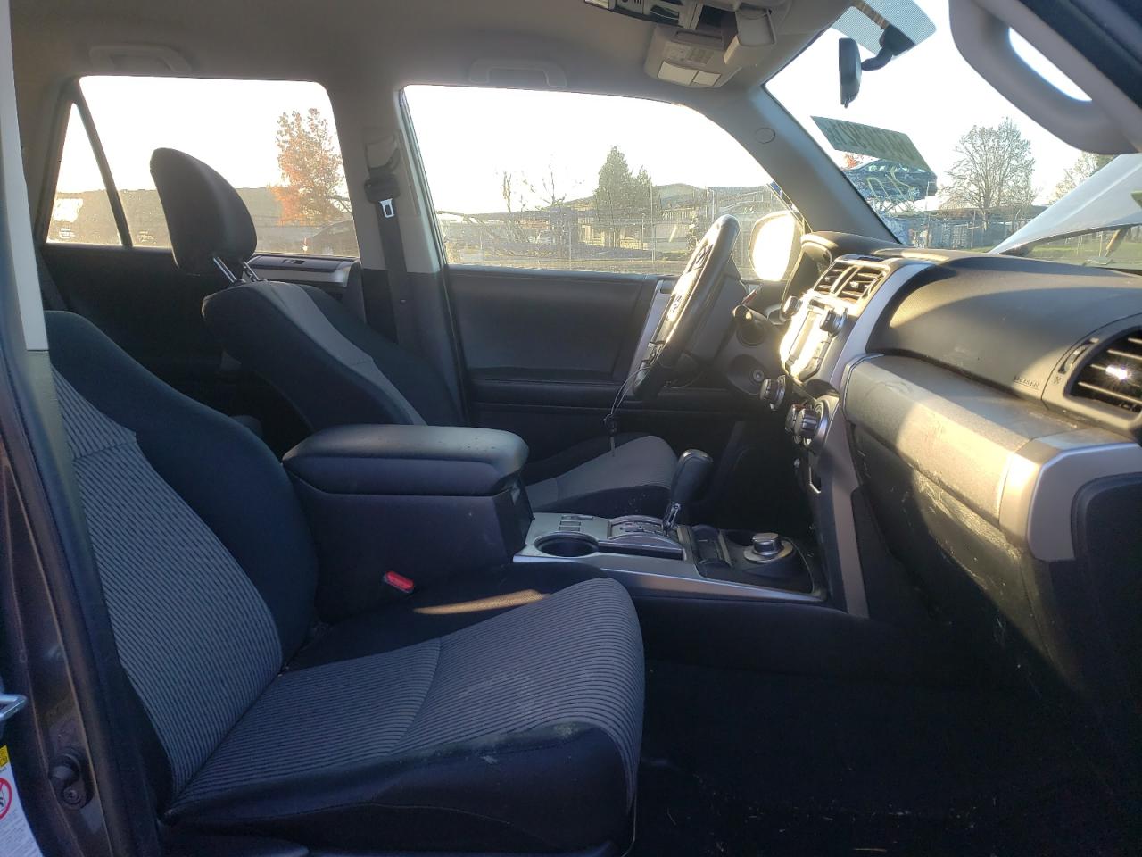 Photo 5 from auction – 2014 TOYOTA 4RUNNER SR with VIN JTEBU5JR8E5172094