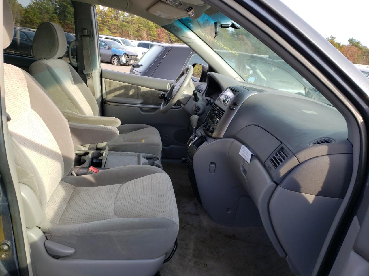 Photo 5 from auction – 2010 TOYOTA SIENNA with VIN 5TDKK4CCXAS308551