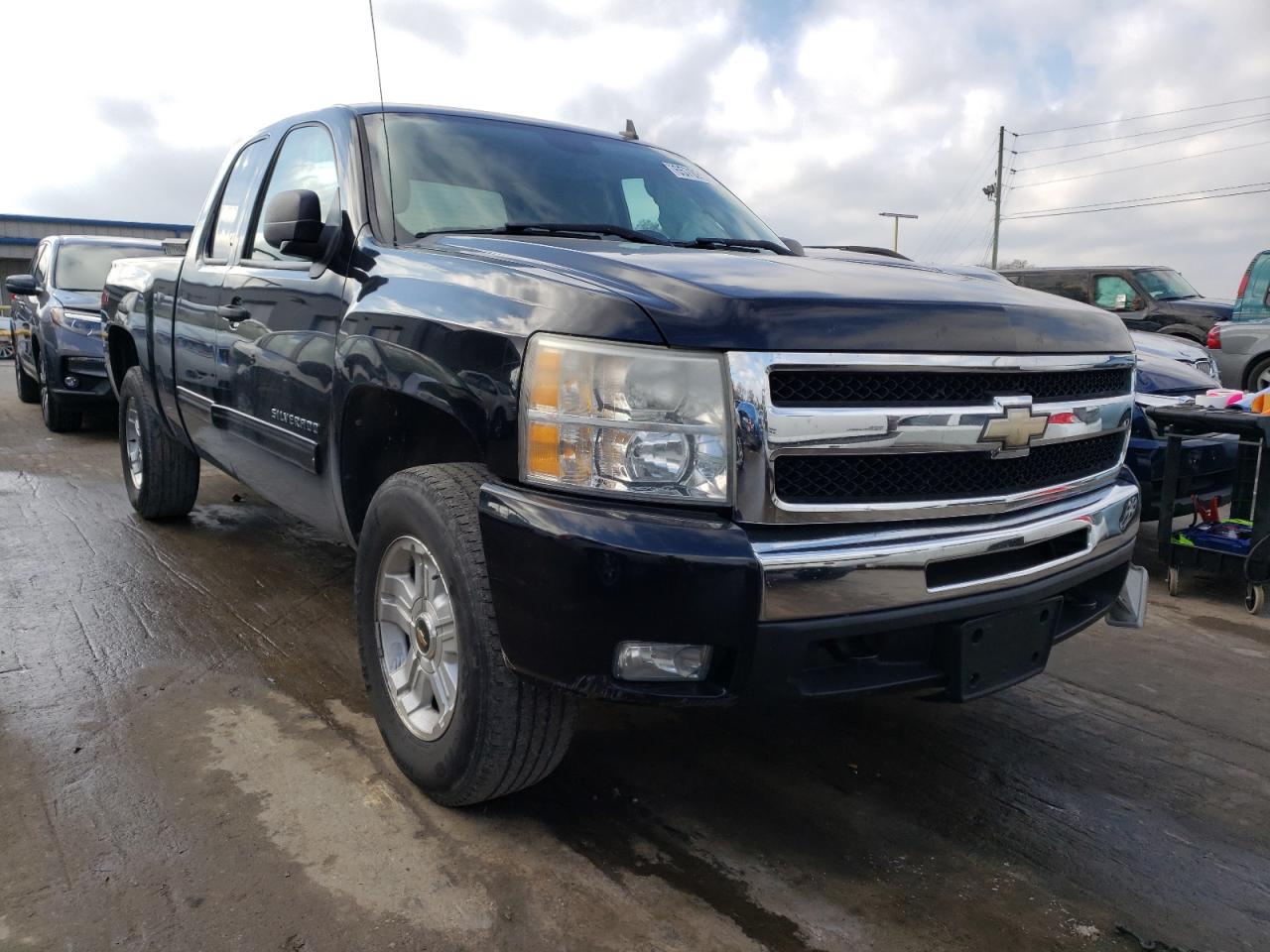 CHEVROLET SILVERADO 2010 with VIN 1GCSCSE03AZ275928 - Photo from auction