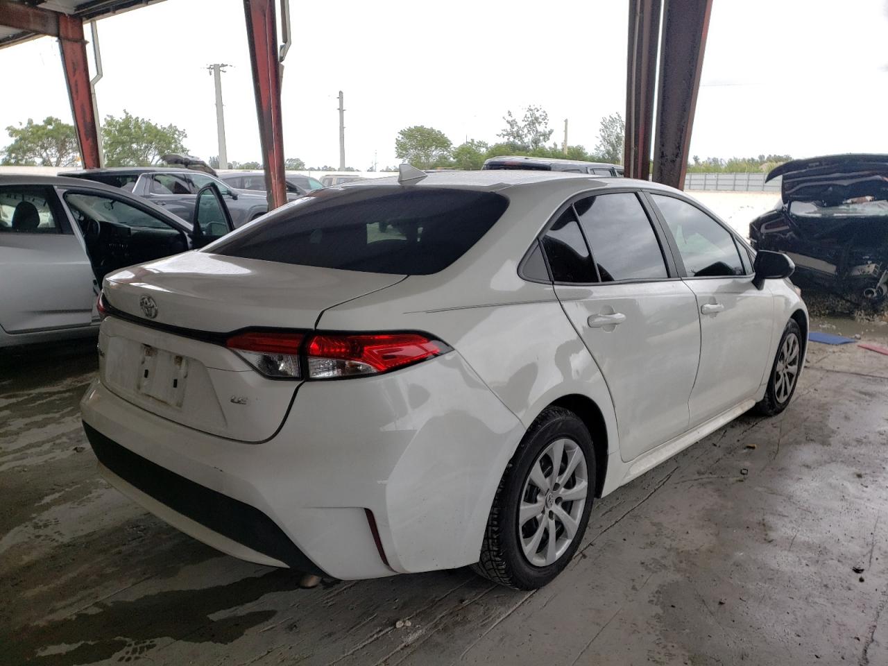 Photo 4 from auction – 2021 TOYOTA COROLLA LE with VIN 5YFEPMAE0MP202691