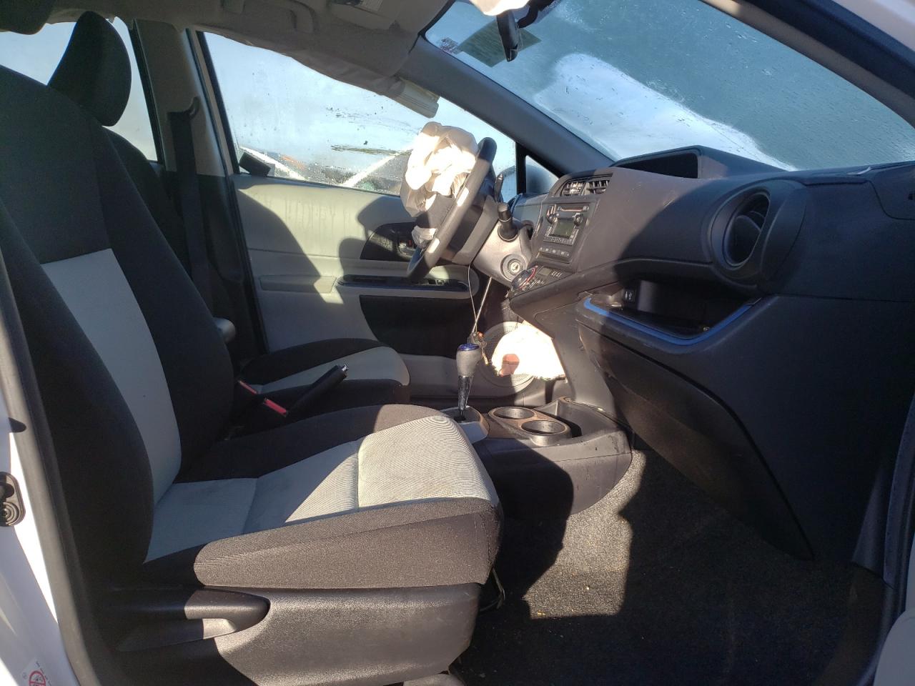 Photo 5 from auction – 2013 TOYOTA PRIUS C with VIN JTDKDTB34D1533605