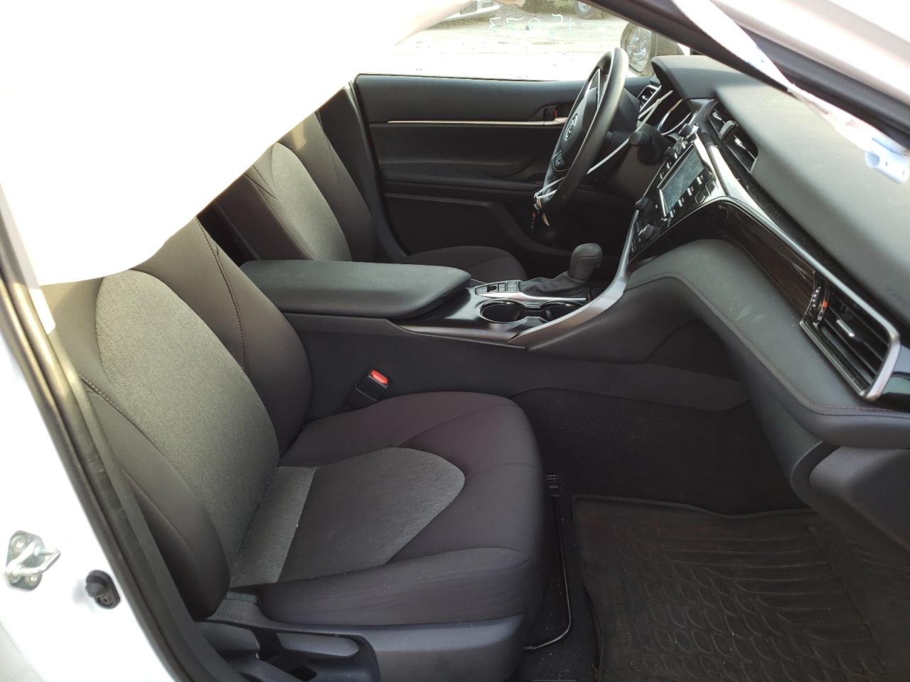 Photo 5 from auction – 2020 TOYOTA CAMRY LE with VIN 4T1C31AK9LU545293