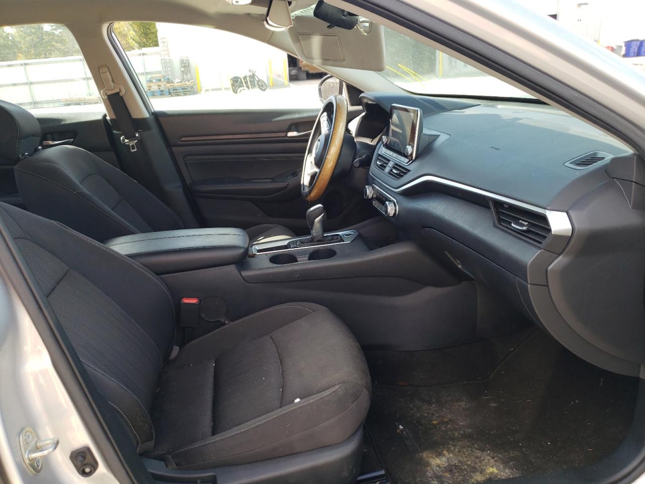 Photo 5 from auction – 2020 NISSAN ALTIMA S with VIN 1N4BL4BVXLC256333