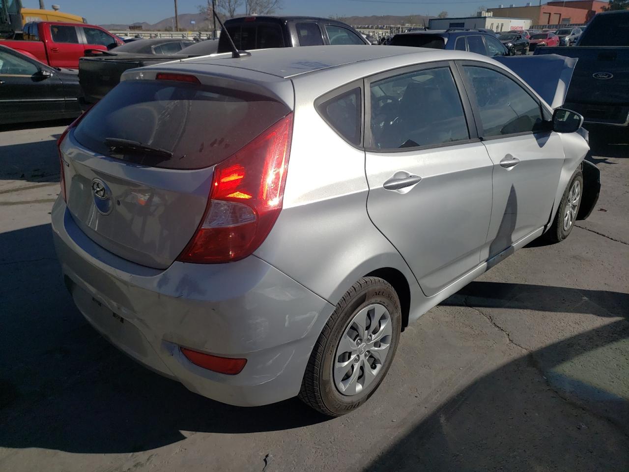 Photo 4 from auction – 2017 HYUNDAI ACCENT SE with VIN KMHCT5AE4HU323074