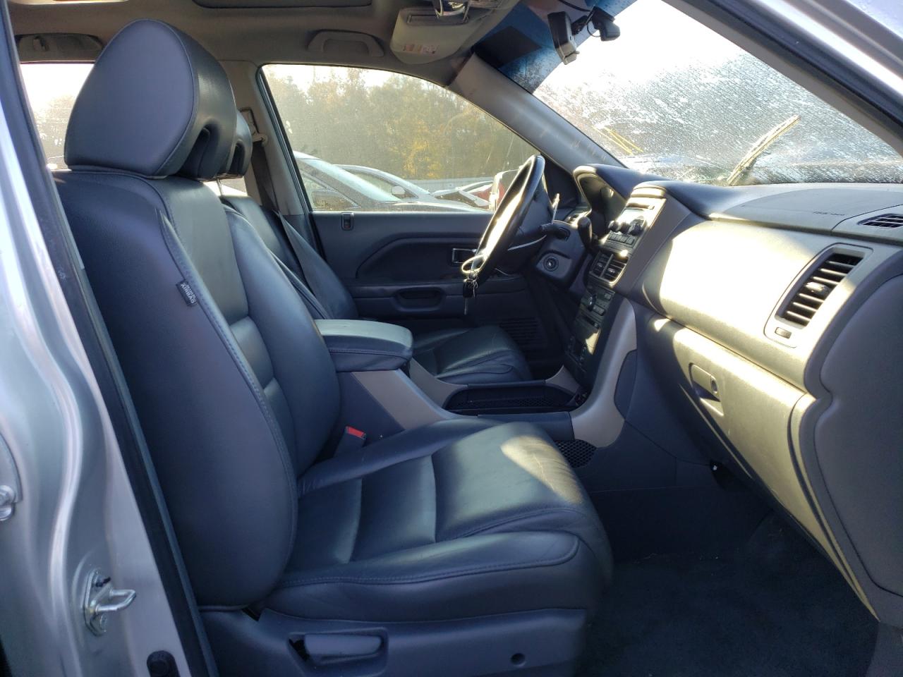 Photo 5 from auction – 2006 HONDA PILOT EX with VIN 5FNYF18696B013680