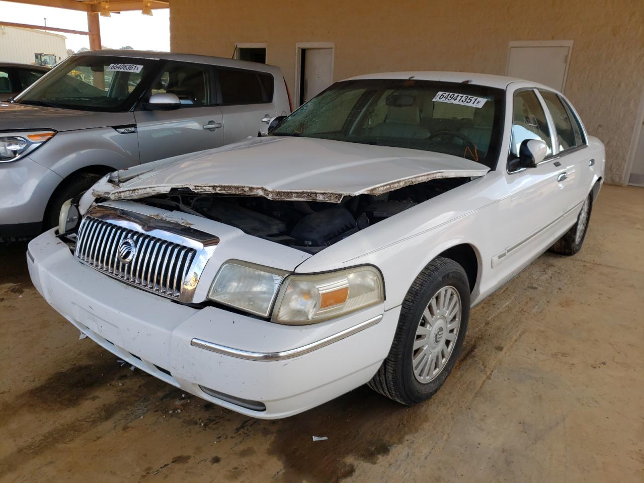 Photo 2 from auction – 2008 MERCURY GRAND MARQ with VIN 2MEHM75V18X620579