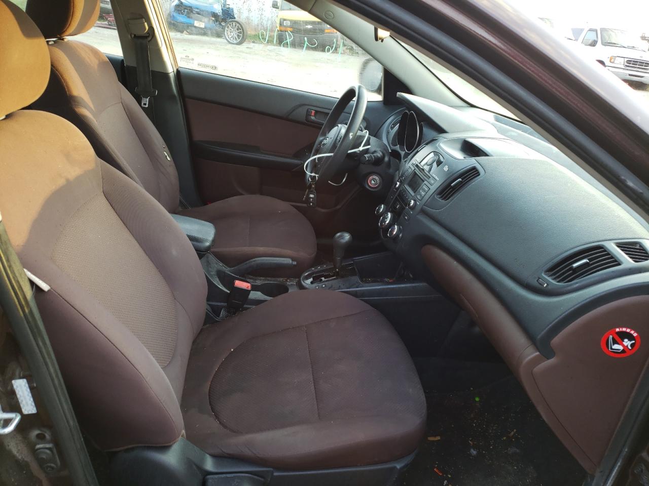Photo 5 from auction – 2010 KIA FORTE EX with VIN KNAFU4A21A5874560