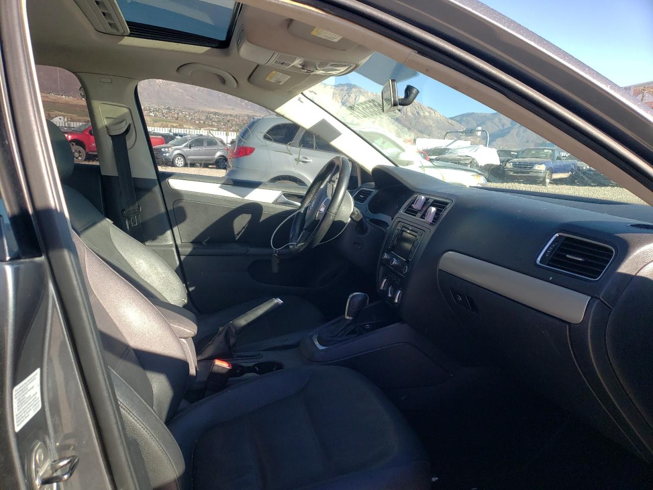 Photo 5 from auction – 2011 VOLKSWAGEN JETTA with VIN 3VWLZ7AJ9BM378754