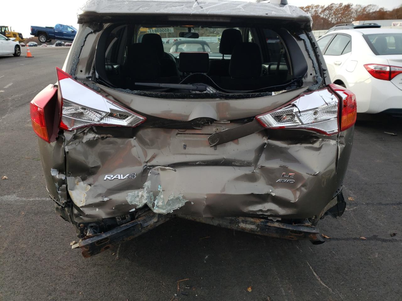 Photo 9 from auction – 2015 TOYOTA RAV4 LE with VIN JTMBFREV8FD118069