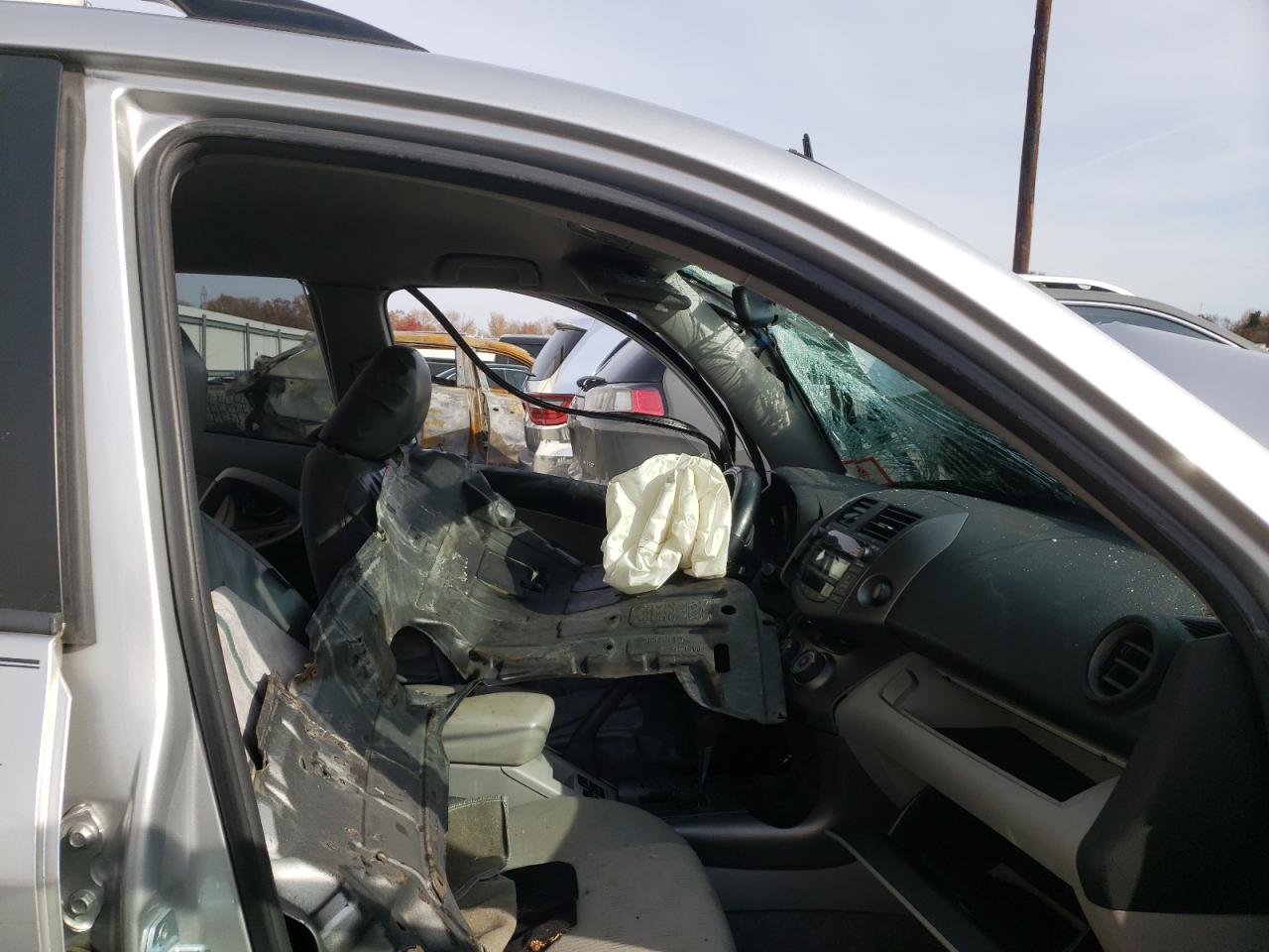 Photo 5 from auction – 2010 TOYOTA RAV4 with VIN JTMBF4DVXAD022019