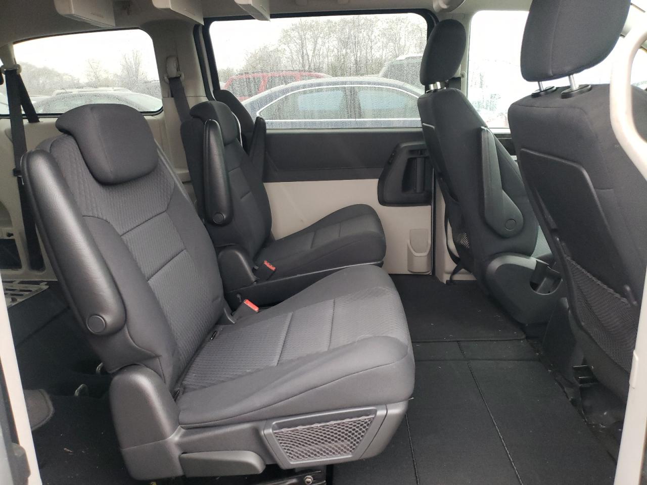Photo 6 from auction – 2010 DODGE GRAND CARA with VIN 2D4RN5D19AR225150