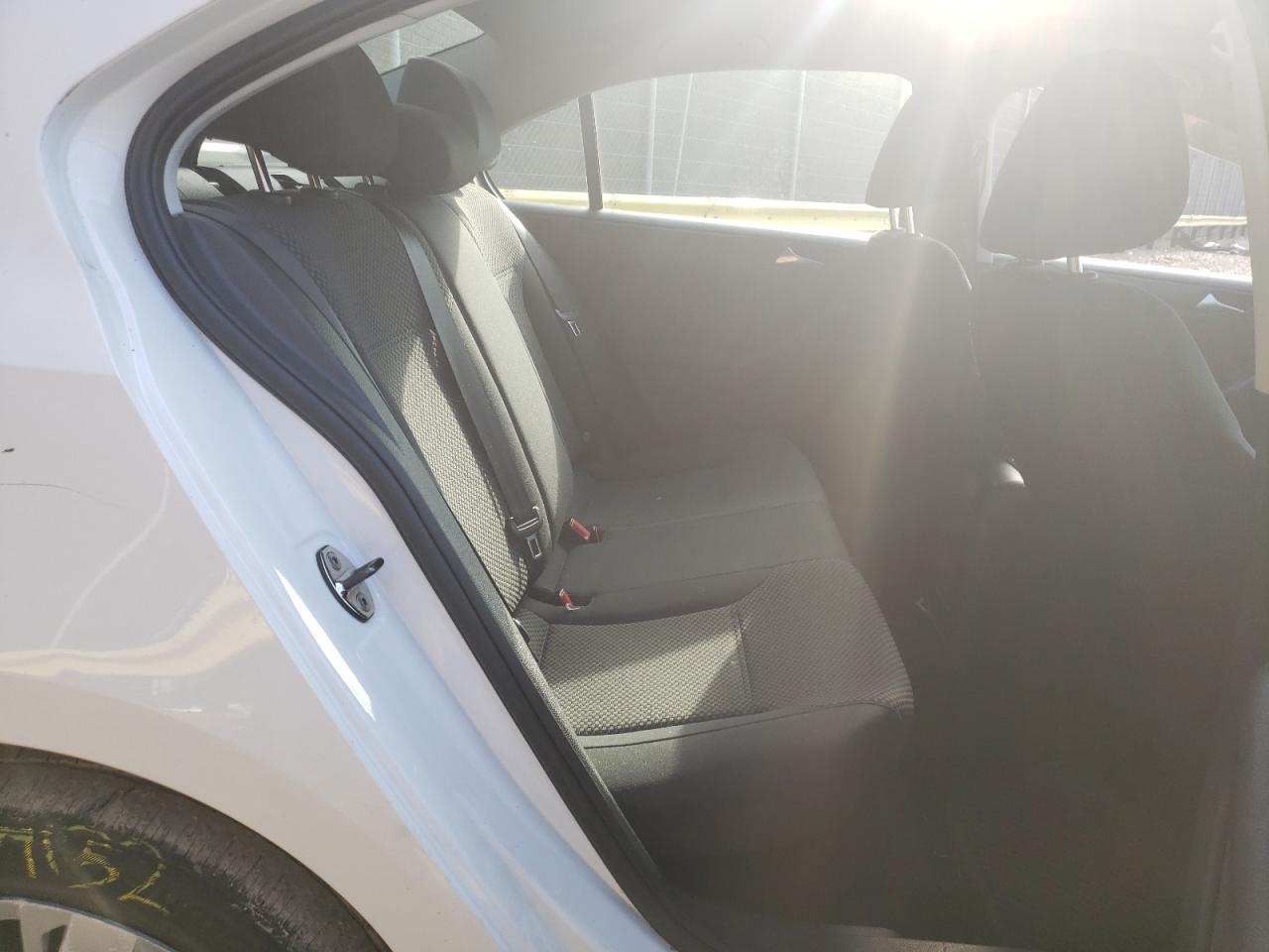 Photo 6 from auction – 2012 VOLKSWAGEN JETTA BASE with VIN 3VW1K7AJ2CM382187