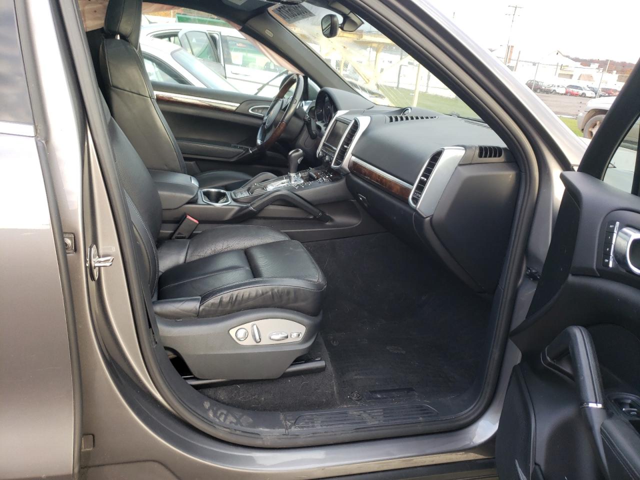 Photo 5 from auction – 2012 PORSCHE CAYENNE with VIN WP1AA2A21CLA04718