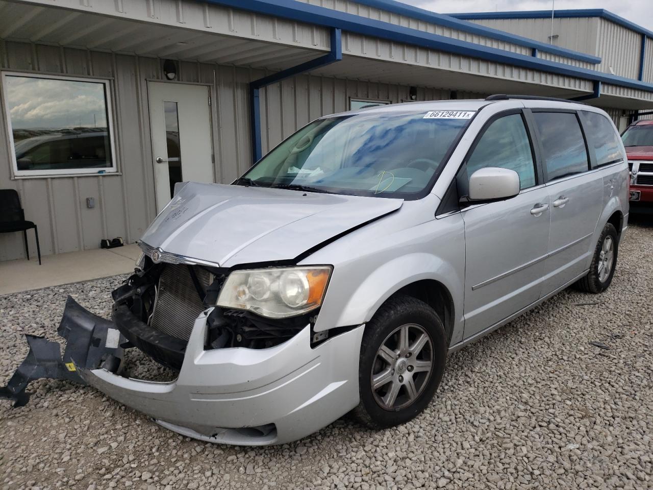 Photo 2 from auction – 2010 CHRYSLER TOWN & COU with VIN 2A4RR5D18AR235583