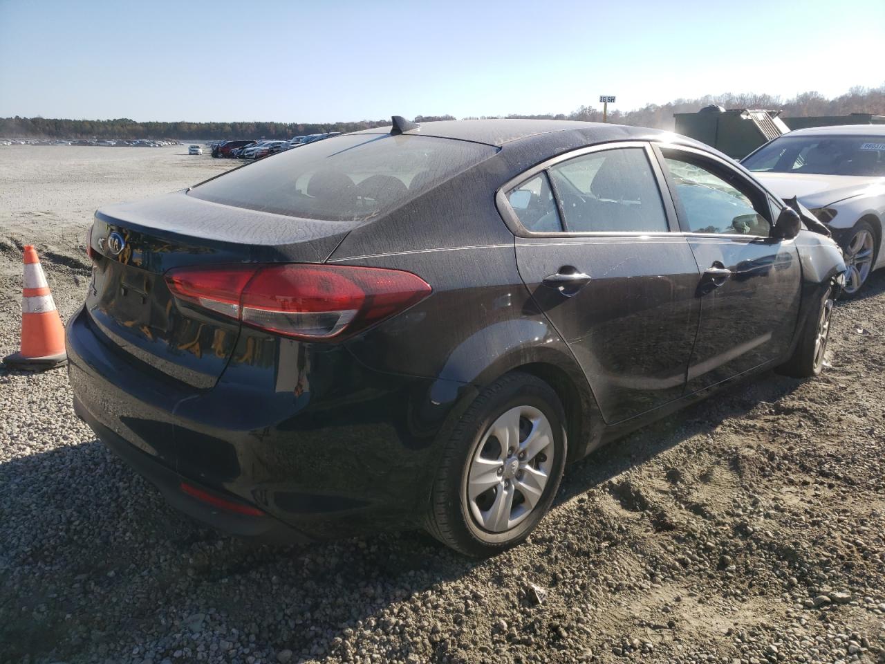 Photo 4 from auction – 2017 KIA FORTE LX with VIN 3KPFK4A76HE087915