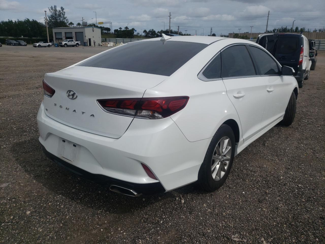 Photo 4 from auction – 2019 HYUNDAI SONATA SE with VIN 5NPE24AF0KH796992