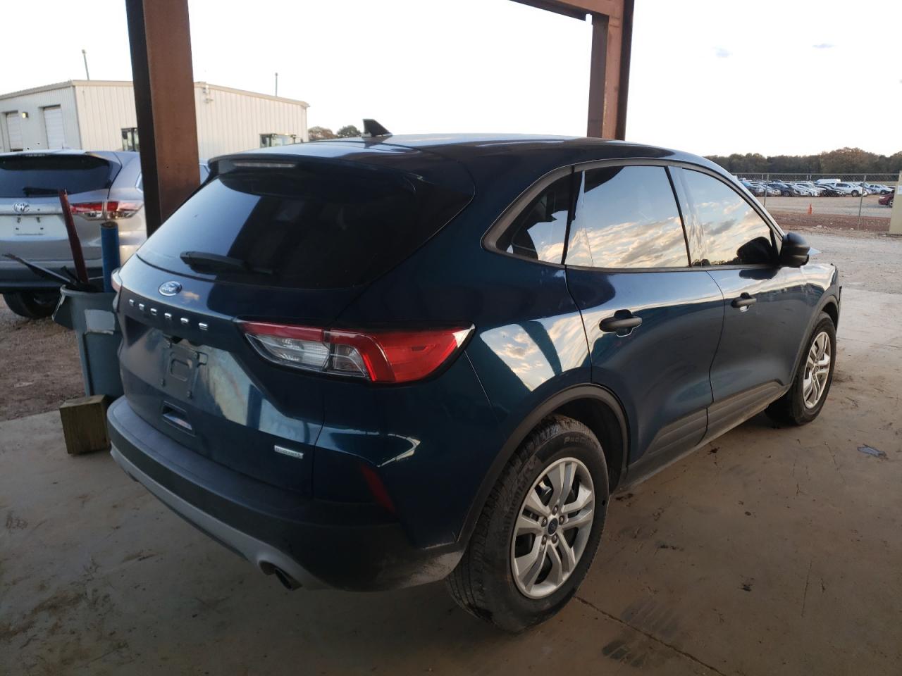 Photo 4 from auction – 2020 FORD ESCAPE S with VIN 1FMCU0F65LUA24025