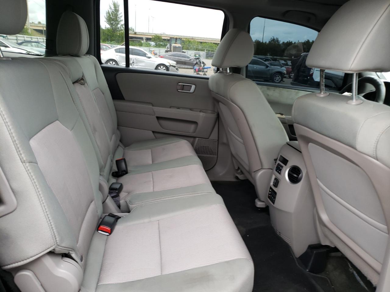 Photo 6 from auction – 2015 HONDA PILOT SE with VIN 5FNYF3H32FB024781