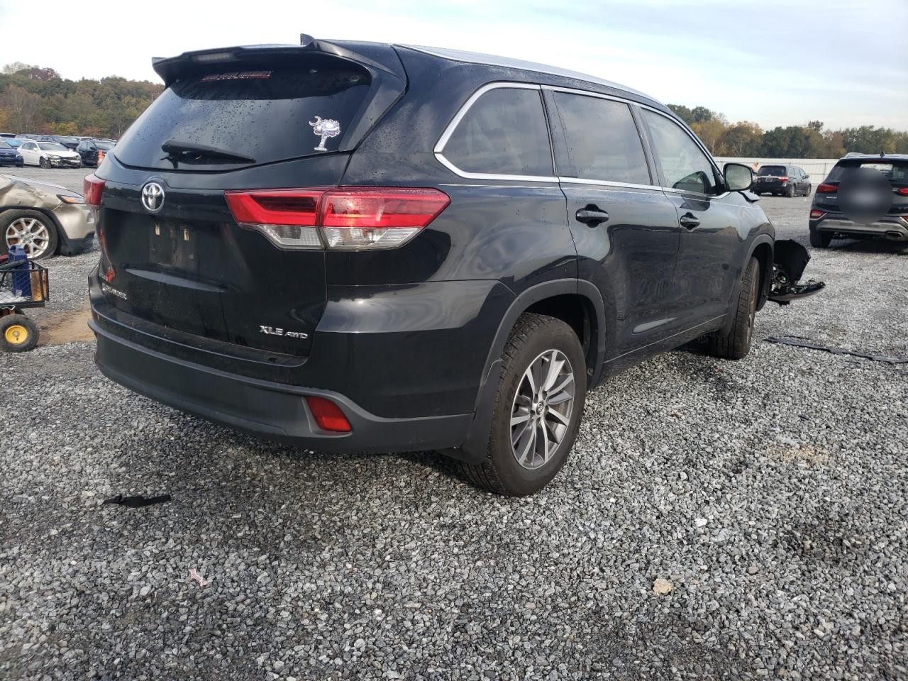 Photo 4 from auction – 2018 TOYOTA HIGHLANDER with VIN 5TDJZRFH4JS528795
