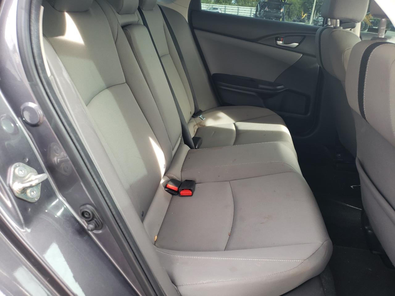 Photo 6 from auction – 2018 HONDA CIVIC EX with VIN 19XFC2F73JE027588