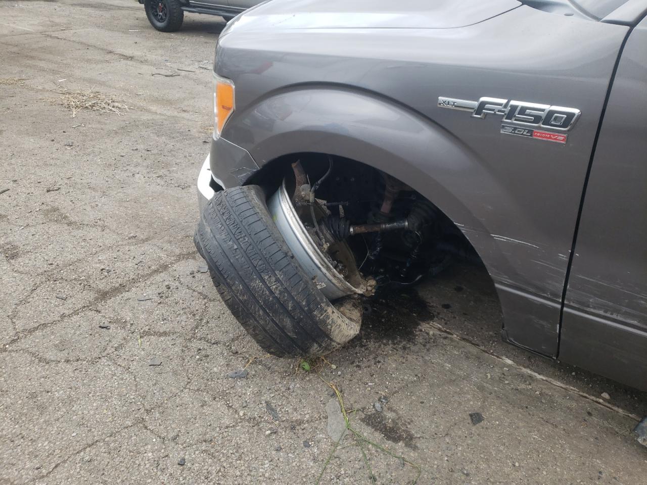 Photo 9 from auction – 2014 FORD F150 SUPER with VIN 1FTFW1EFXEKF17734