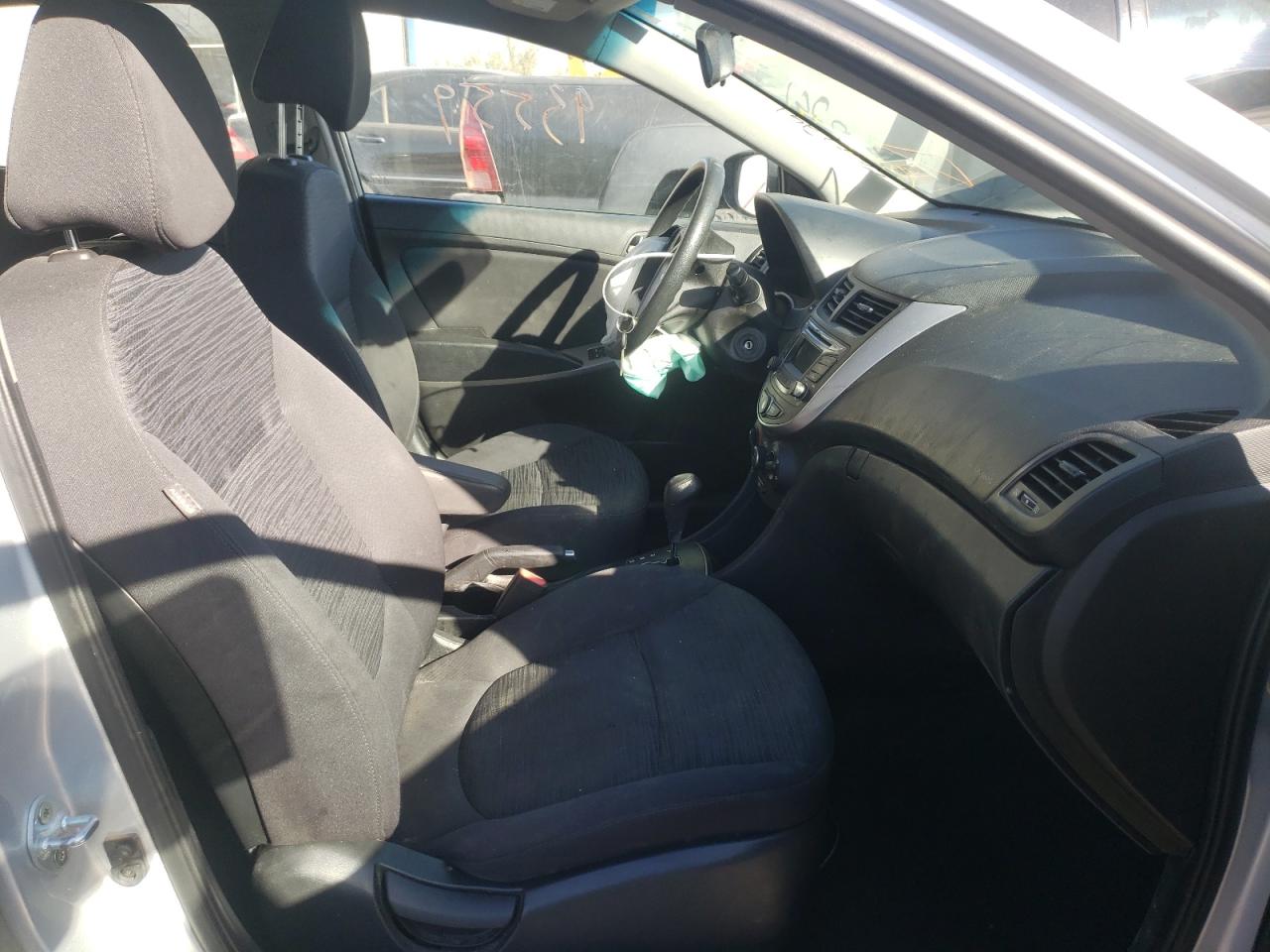 Photo 5 from auction – 2017 HYUNDAI ACCENT SE with VIN KMHCT5AE4HU323074