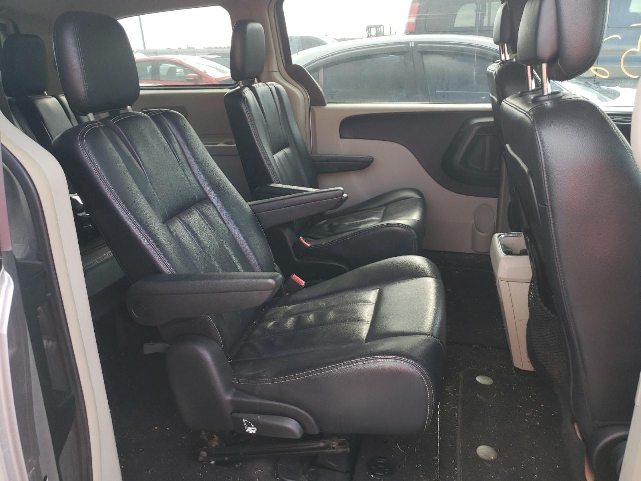 Photo 6 from auction – 2013 CHRYSLER TOWN & COU with VIN 2C4RC1BG3DR705286