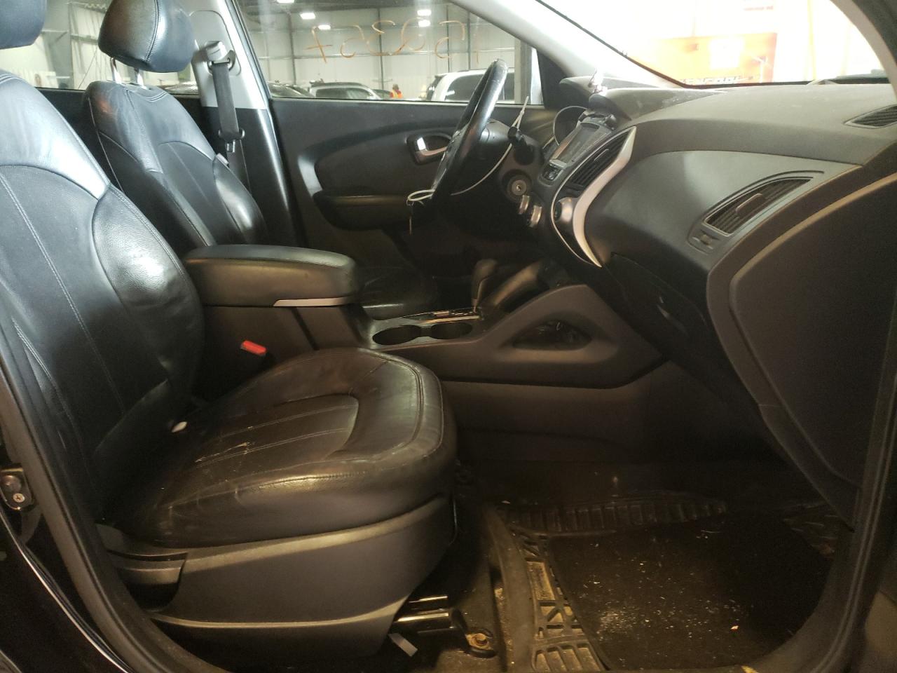 Photo 5 from auction – 2010 HYUNDAI TUCSON GLS with VIN KM8JUCAC2AU033655
