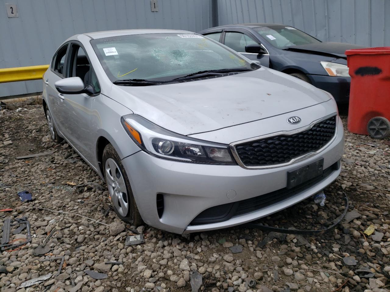 KIA FORTE LX 2017 with VIN 3KPFK4A7XHE059325 - Photo from auction