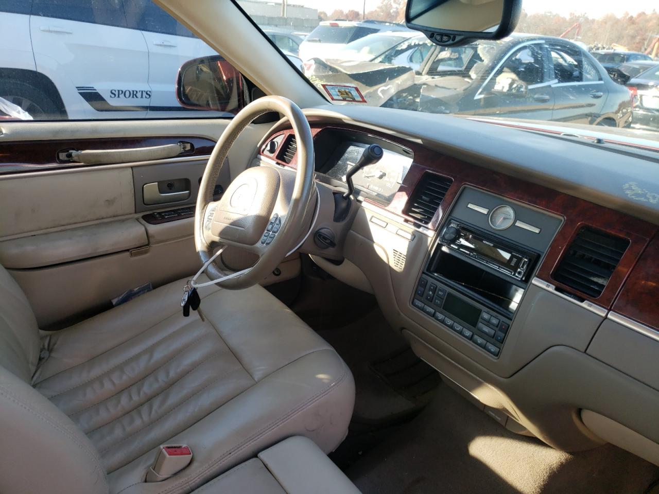 Photo 9 from auction – 2004 LINCOLN TOWN CAR E with VIN 1LNHM81W04Y606491