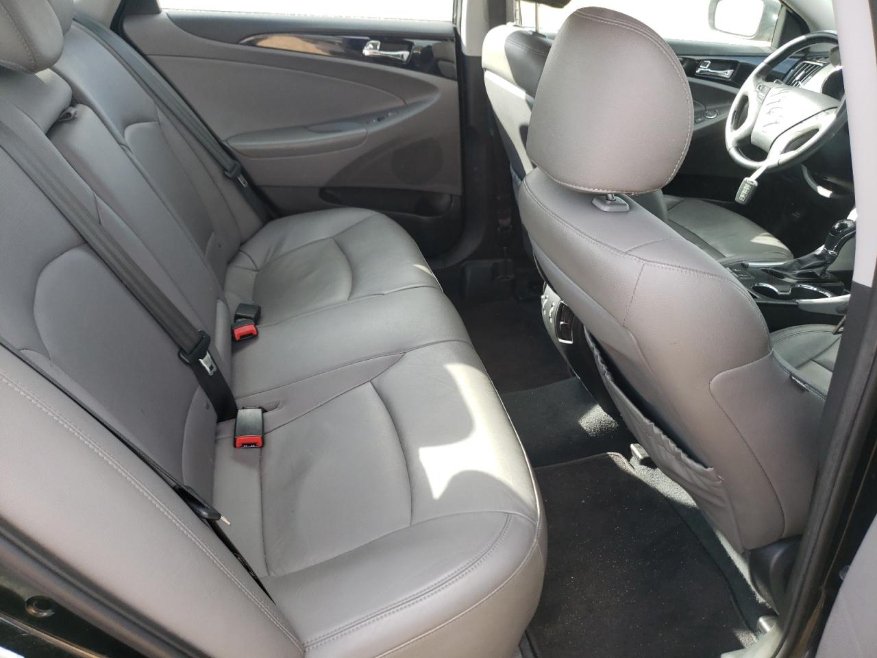 Photo 6 from auction – 2011 HYUNDAI SONATA SE with VIN 5NPEC4AC7BH024881